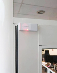 Détecteur d’Ouverture de Porte sur une porte ouverte capteur d'ouverture de porte sur une porte ouverte